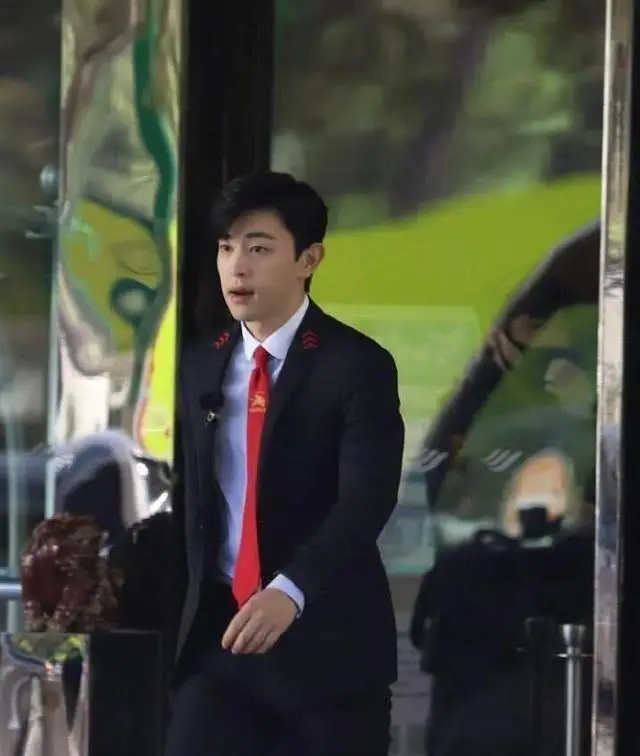 原创《密室大逃脱》开录!杨幂,邓伦老玩家回归,老友见面上演拥抱_造型