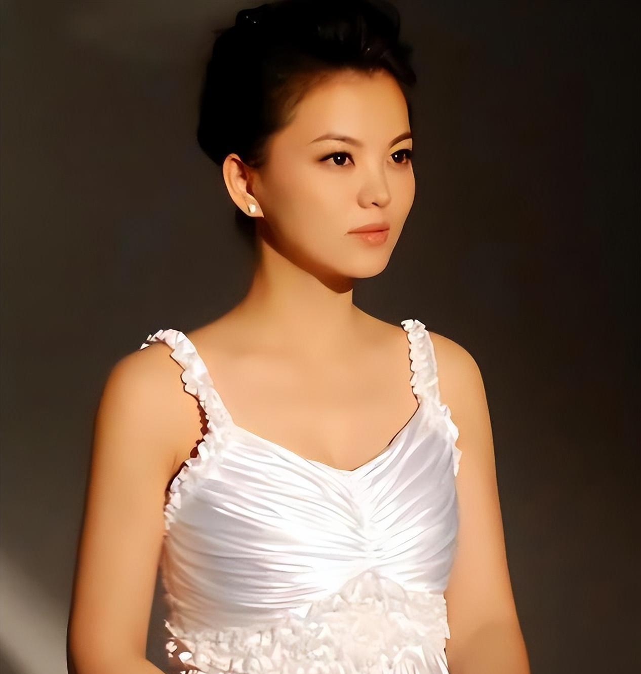 李湘:从湖南卫视一姐到内娱首富的传奇之路 李湘,一个名字,一段传奇.