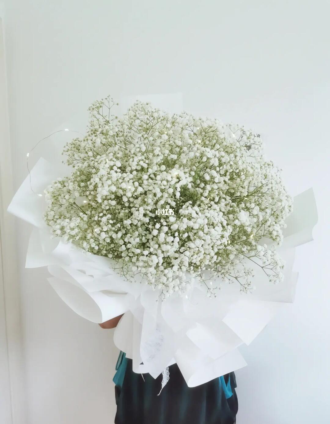 白色满天星花束