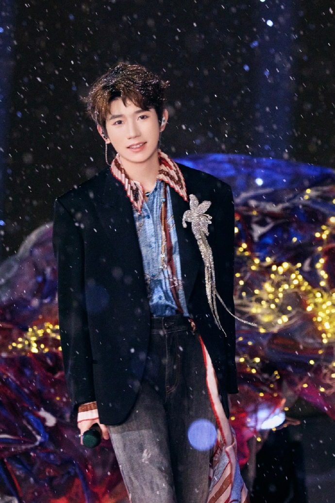 王源超话即将亮相#北京卫视跨年#温暖开场,带来别样的《牧童》舞台