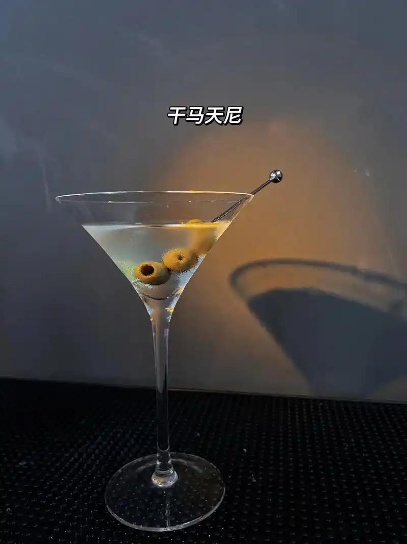 马天尼被称为"鸡尾酒之王",不是单指一杯 - 抖音