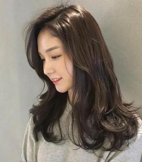 新款长发卷发发型,美丽动人显气质的长发