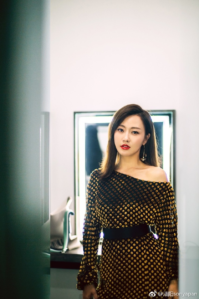 潘阳简直太美了!幸亏没继承潘长江的颜值.