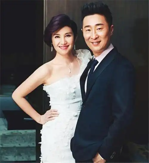 娱乐圈最恩爱的8对明星夫妻 娱乐圈隐藏的明星夫妻-图19