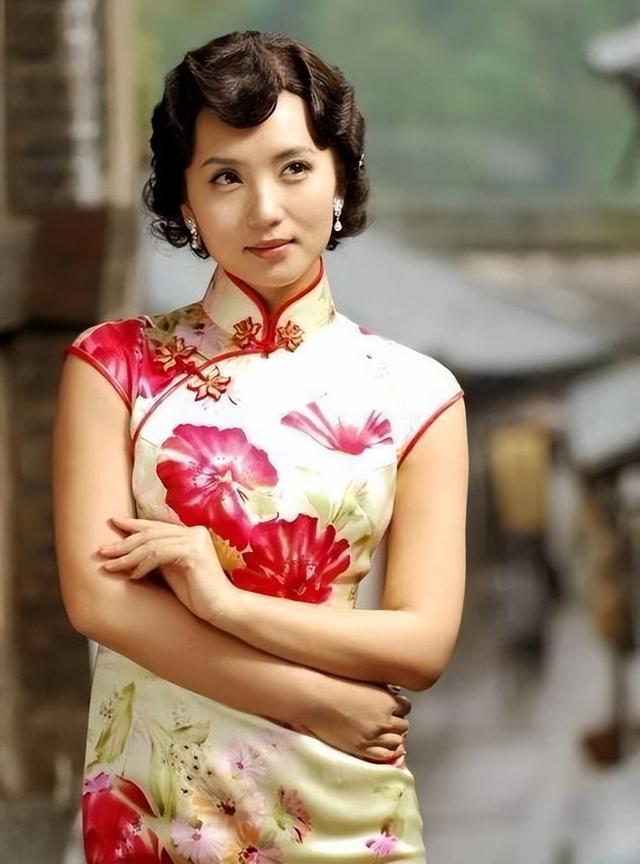 八位女明星的旗袍扮相,倪妮风情万种,陈数凹凸有致,各不相同