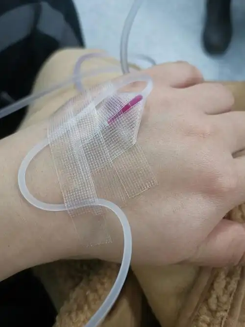 有正在输液的姐妹吗能拍一张手扎针的照片发给我吗08080808