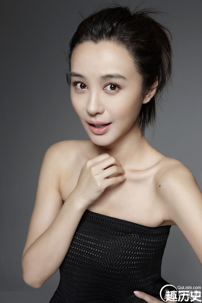 李菲儿最新写真一改甜美清新演绎黑白梦幻46