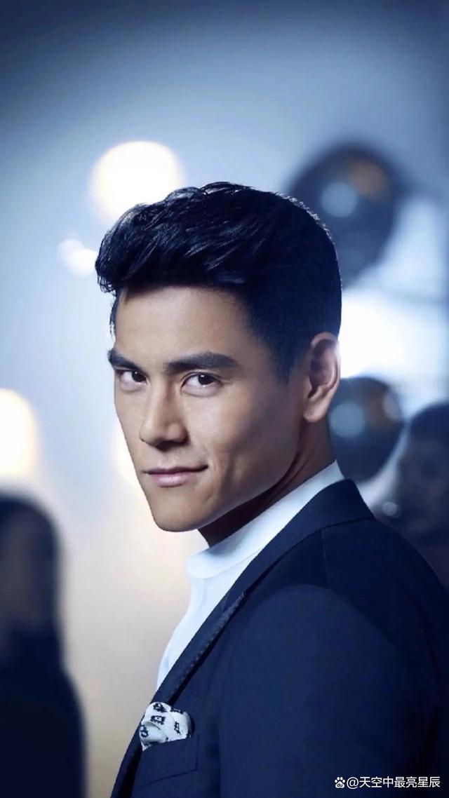 从刚出道的偶像小生,到如今备受赞誉的实力派演员,彭于晏的华丽转身