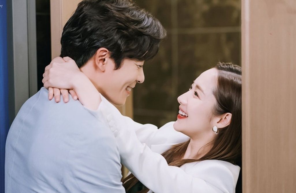 《她的私生活》金材昱给朴敏英的生日礼物是郑帝元,追星巅峰了