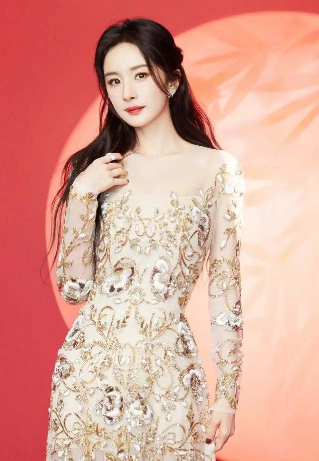 杨幂新亮相美貌太惊艳!