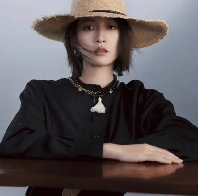 张雪迎化身烘焙娘子,短发造型意外撞脸谢霆锋,只是瘦得让人心疼_蛋糕