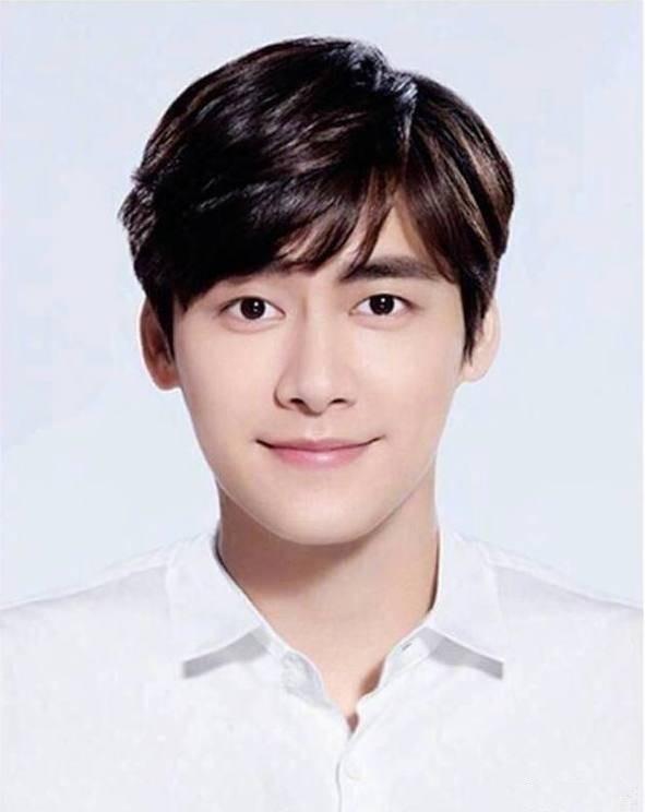 7位男明星证件照,鹿晗,杨洋,黄景瑜,王俊凯,谁是你的爱豆?