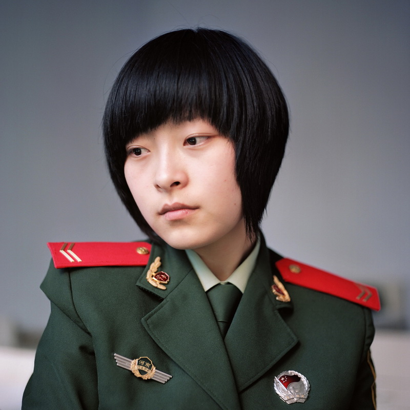 李宇宁体悟军装下女兵的真