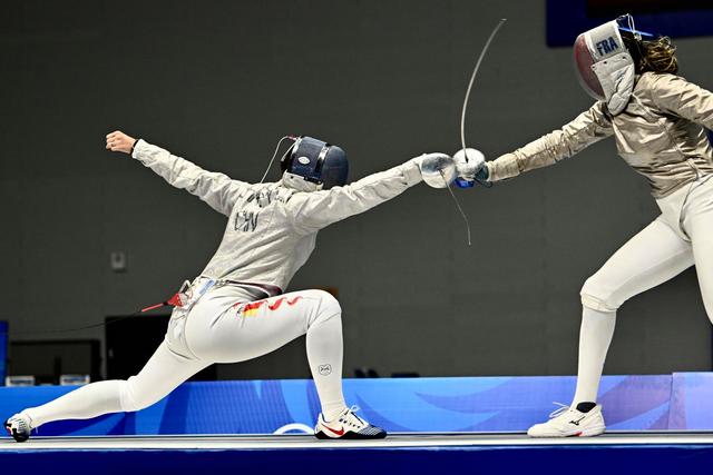 8月4日,大运会击剑项目决出了2枚金牌.