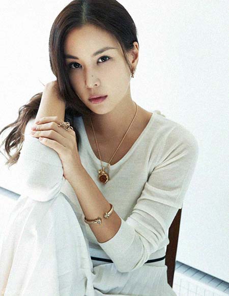 15 星座:双子座英文名:stella kim本名:金贤京stella kimkim hyunjin