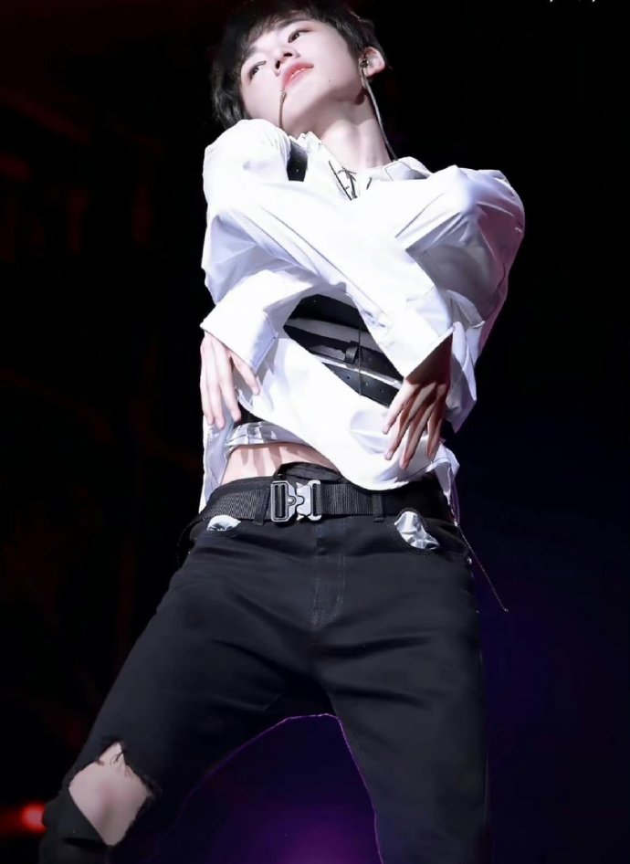 宋亚轩腰好细啊