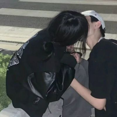 ins真人接吻情头想我就要说出来_情侣头像_我要个性网