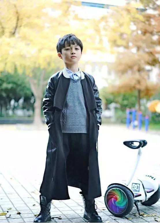 现在石悦安鑫已经9岁了,翻看了他近期以来的照片,越看是越招人喜欢啊!