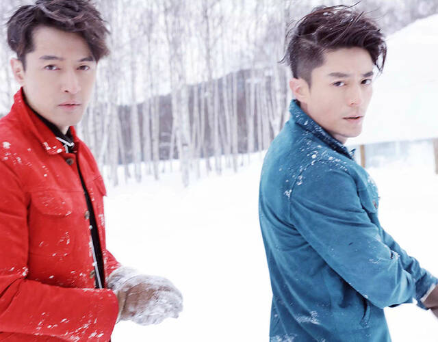 胡歌霍建华北海道拍写真 雪中上演"冬季恋歌"