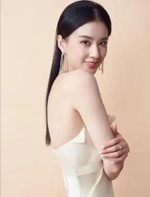 歌手黄圣依个人资料简介 黄圣依美图100张 - 歌词译