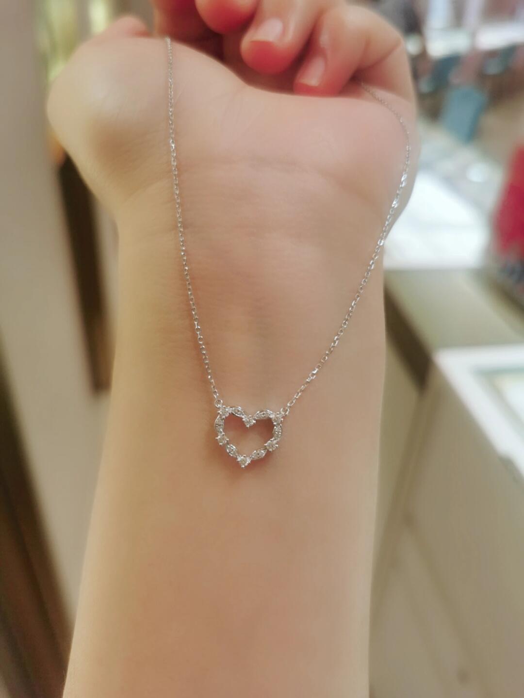 周大福钻石项链