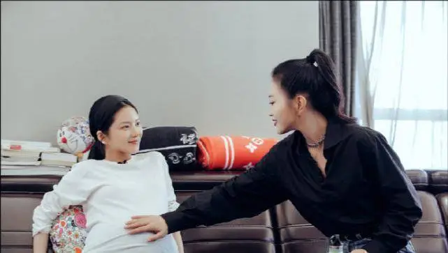 原创王灿发生产日记预产期提前半个月杜淳帮擦身体洗脚