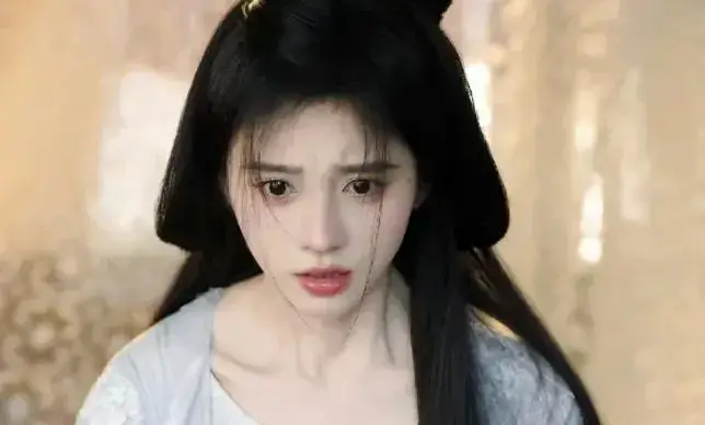 鞠婧祎卸妆前后对比曝光!