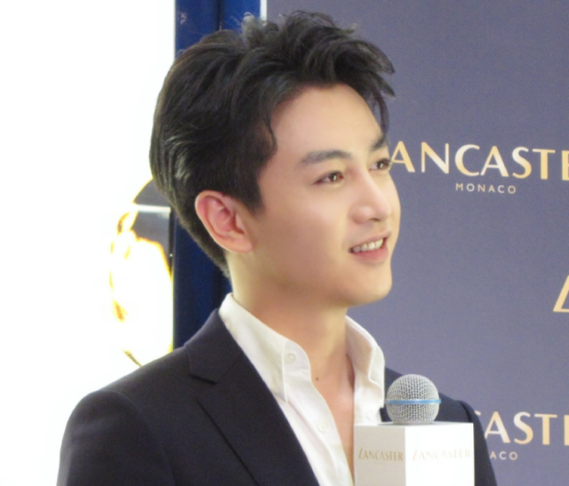 粉丝为陈晓开瘦脸特效,不仅没有变更帅反而变形,帅哥生图更惊艳