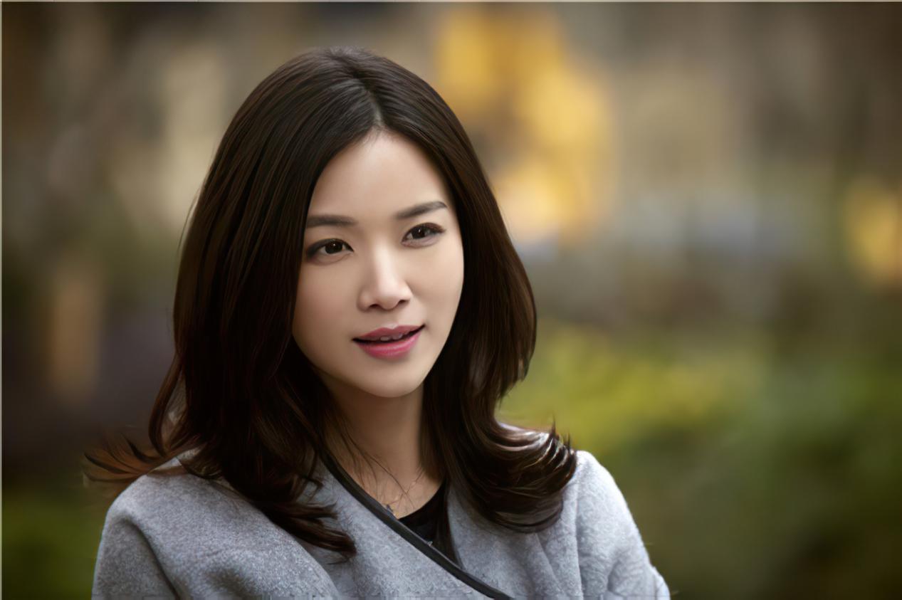 她是陈思诚前女友,嫁给富豪后再离婚,如今单身带娃风采依旧!