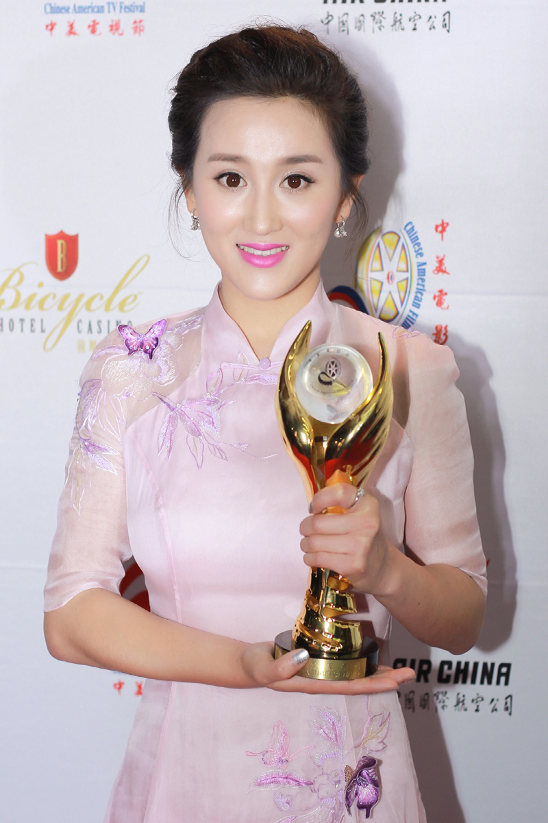 李木子获第13届中美电影节年度最佳新晋女演员