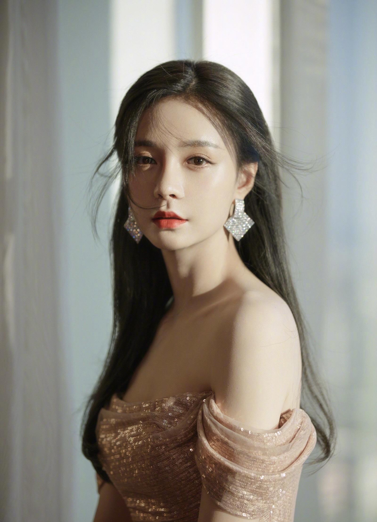 原创沈梦辰17岁视频曝光与现在反差明显网友说和杜海涛长得好像