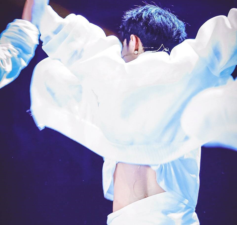 这些男星都拥有少女腰,蔡徐坤蚂蚁腰细过宋威龙,最夸张的是他