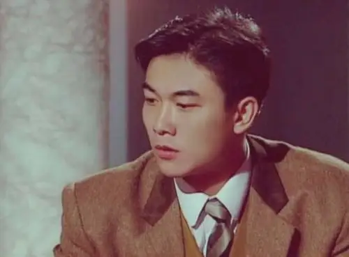 钱小豪与两儿子罕见同框,大儿子长相帅气,小儿子"撞眼"李荣浩