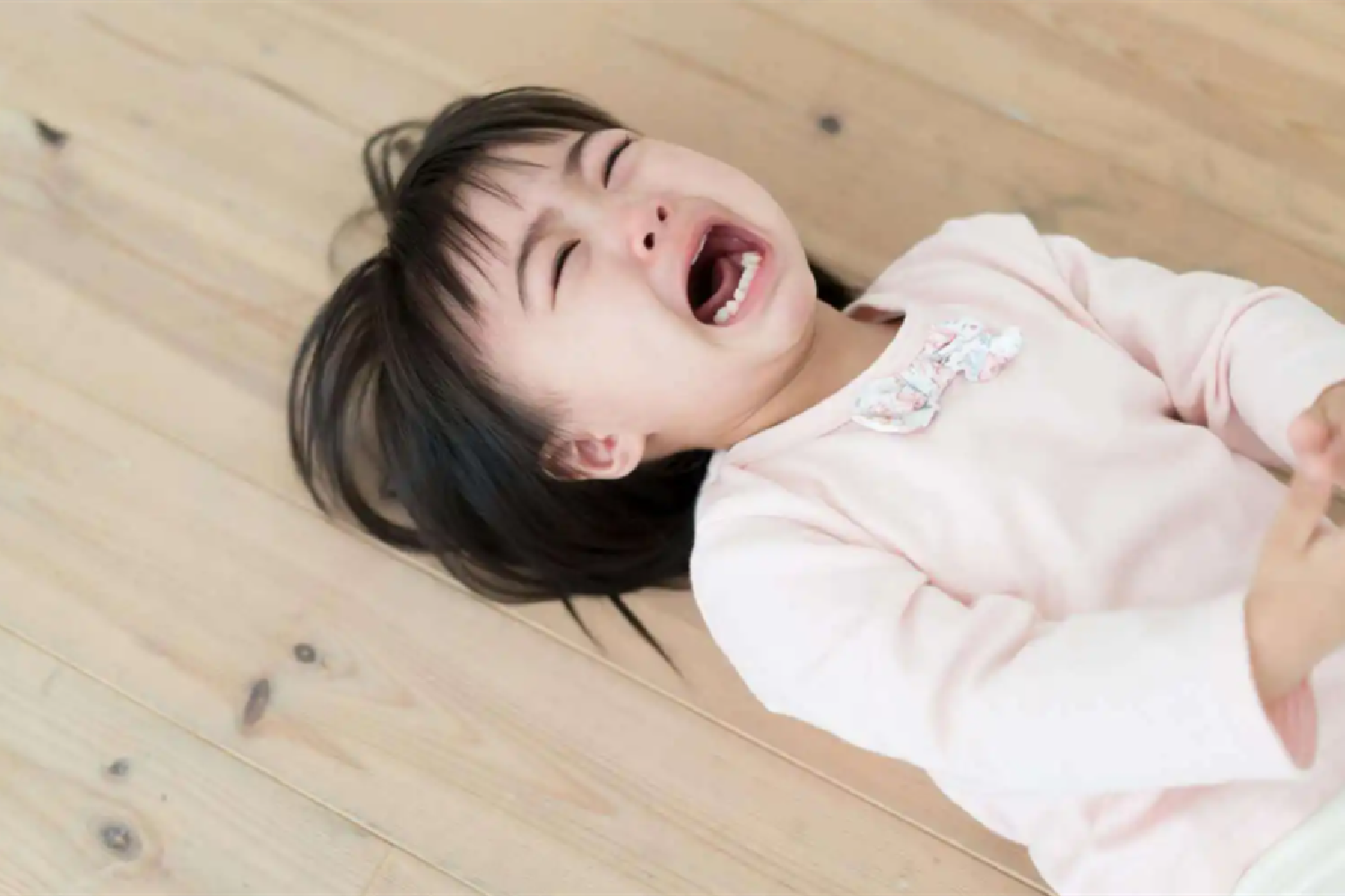 孩子哭够,闹够自然就睡了:"崩溃式入睡"的危害,可不能小觑