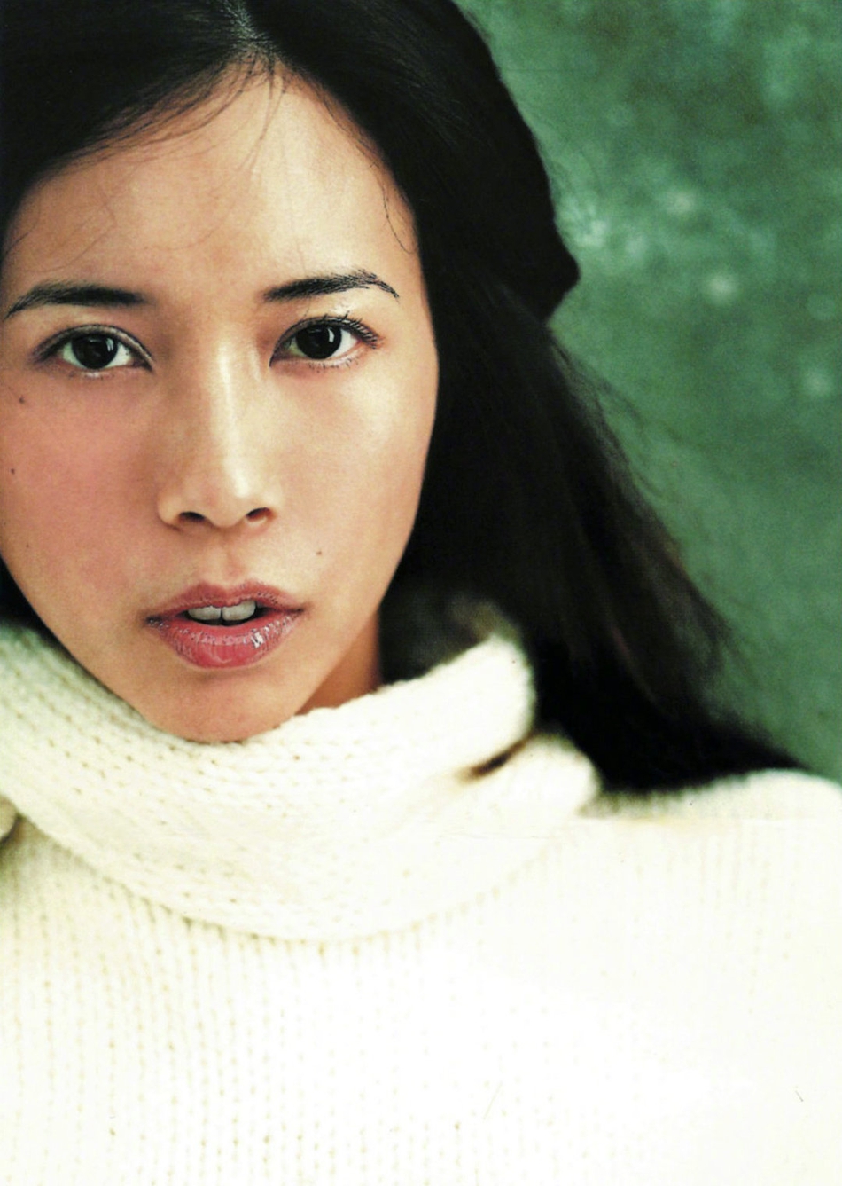 莫文蔚20年前旧照曝光 纯白毛衣配黑长直造型清纯温柔