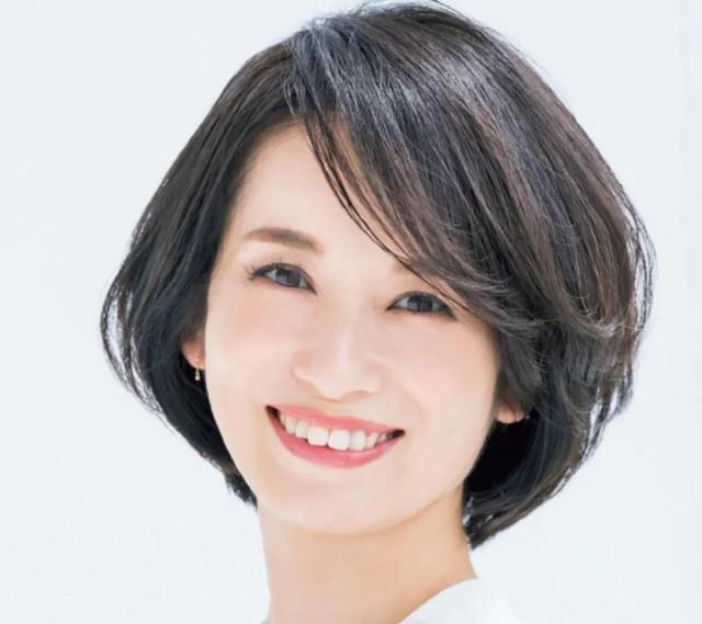 五六十岁的女人,尽量避开老年款发型,这些显气质的发型更适合