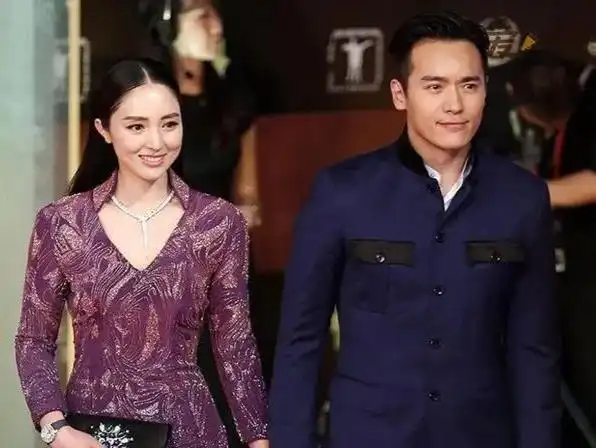 唐嫣旧照被高中同学曝光被吐槽没同学好看整没整容一目了然