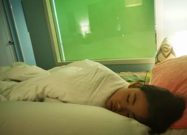 宝宝睡觉出汗是什么原因?父母了解这些很重要,日后护理更方便