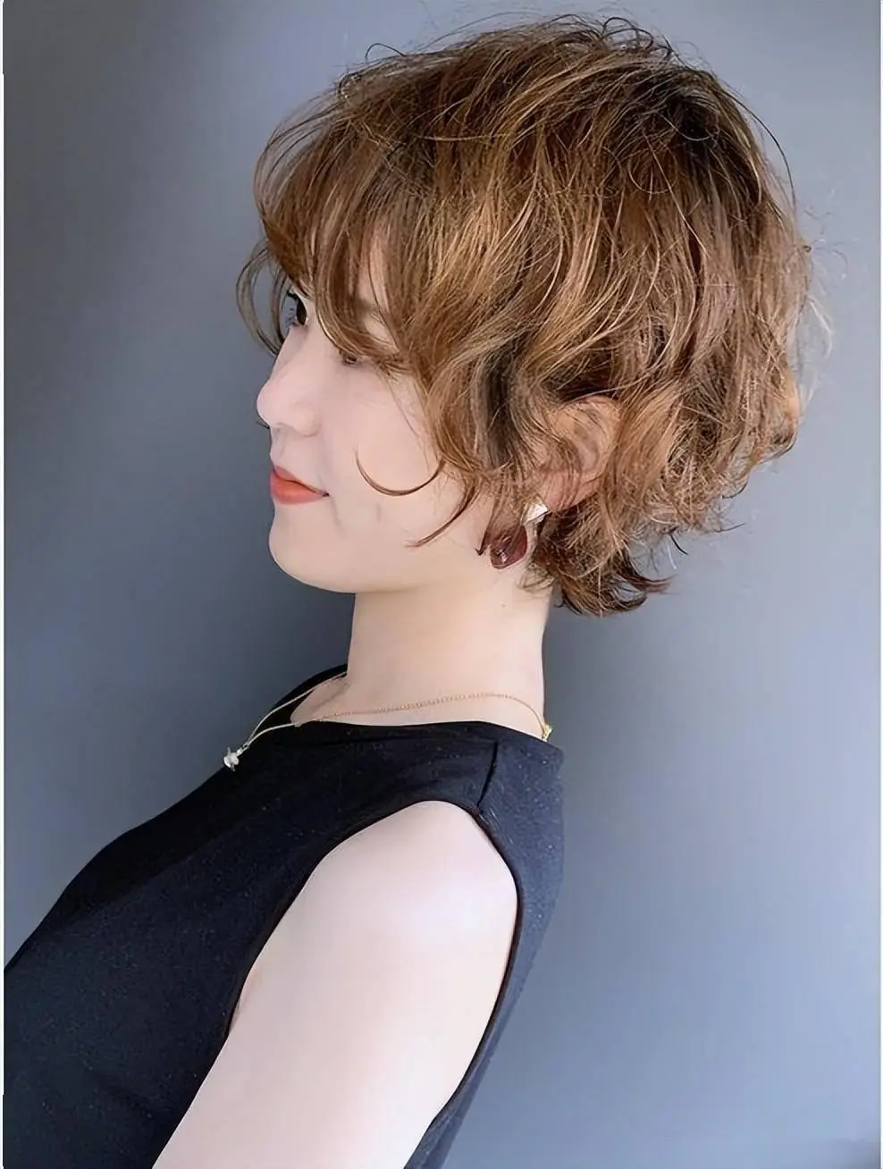 女人过了40岁,看看这三种短发,时尚显年轻_女性_发型_纹理