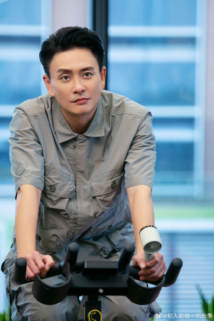 【#初入职场机长季#·剧照time】初入机长季的黄宗泽@黄宗泽也在这群