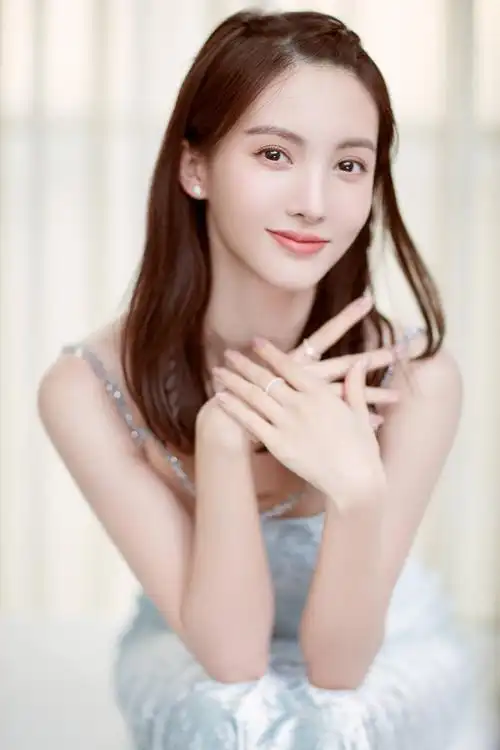 金晨,中国内地影视女演员,模特,于北京舞蹈学院民族舞专业.