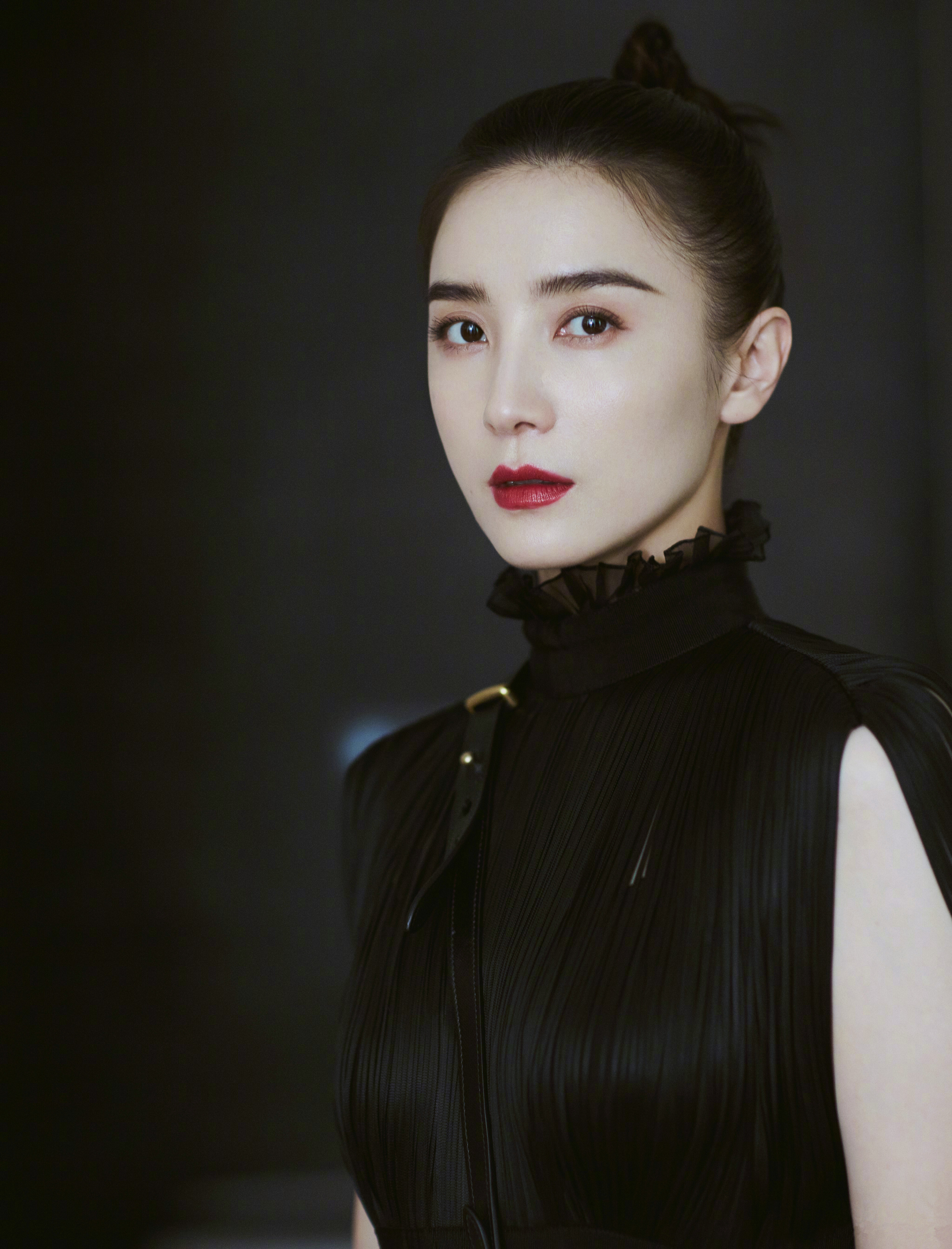 内地知名女演员宋佳做客上海荣宅,与粉丝近距离接触,一起探秘百年前