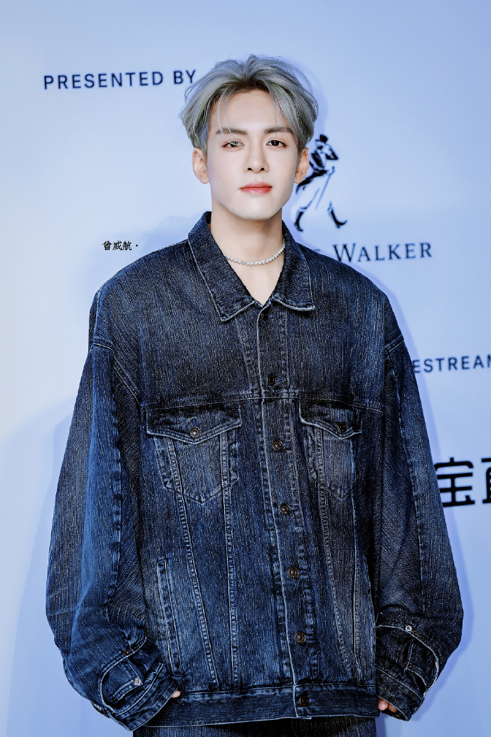 舜晞银发#zsx#曾舜晞gq盛典#20231207智族gq红毯待编辑@曾舜晞joseph