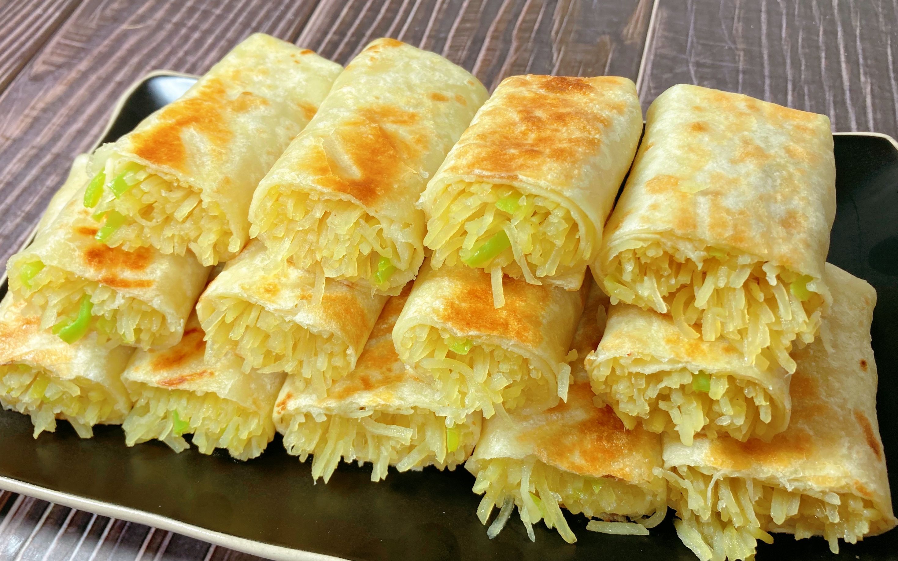 土豆丝卷饼做法,脆脆的外皮,卷上美味土豆丝,好吃极了