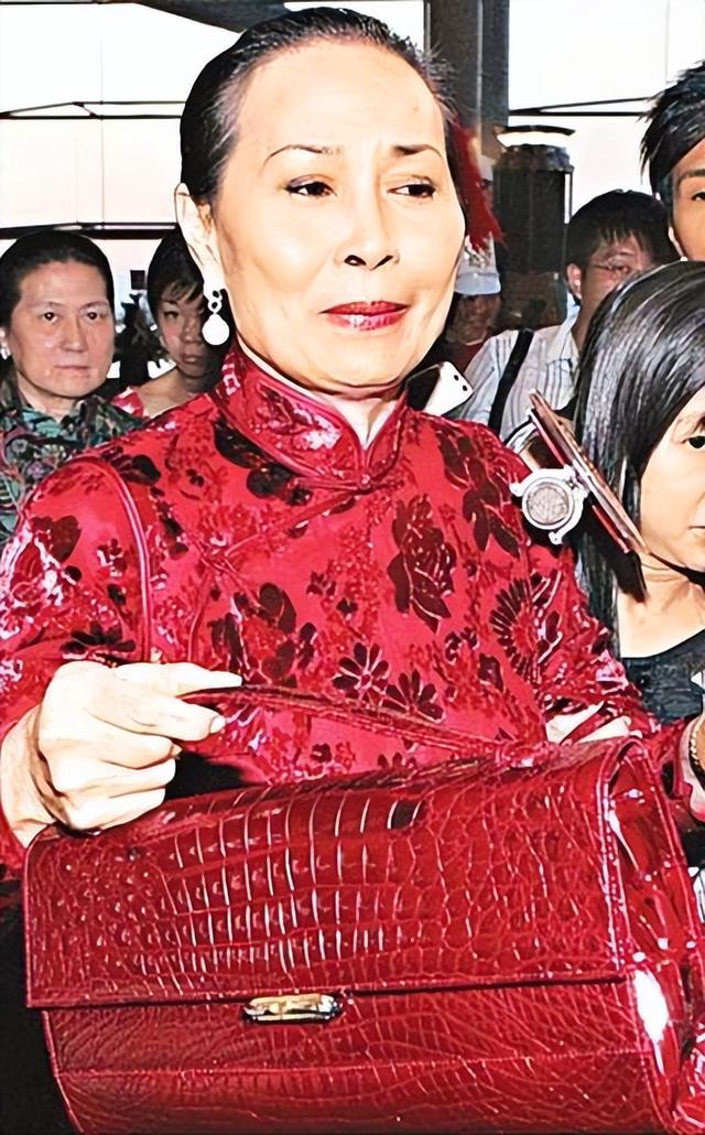 赌王二太蓝琼缨:14岁嫁赌王,培养出香港女首富,留下400亿身家