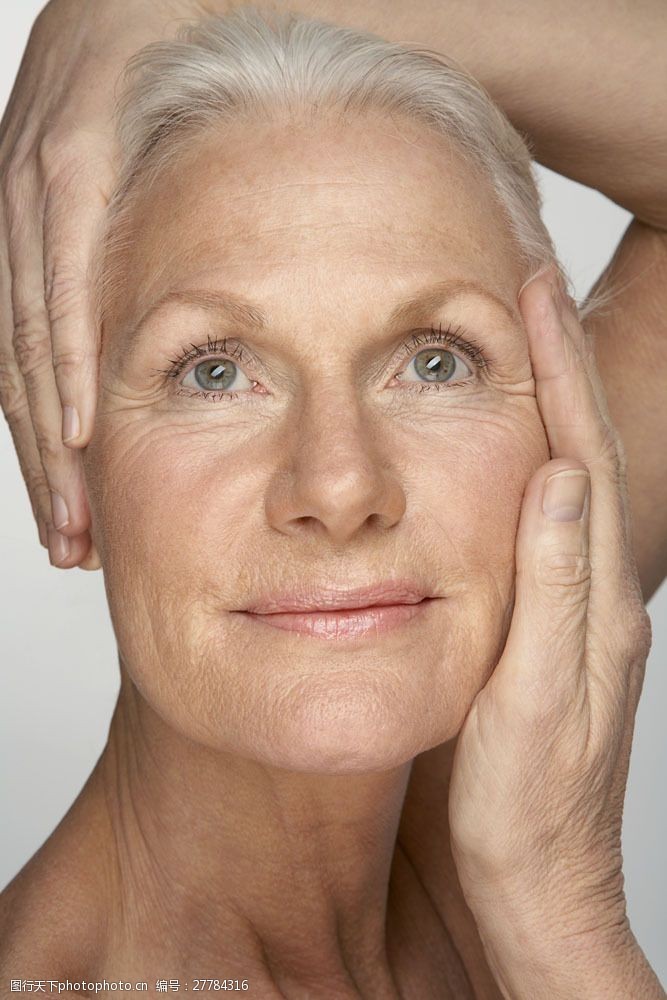 老奶奶 老年人 美容 脸部东西 动作 手势 抚摸 特写 皱纹 苍老 老人