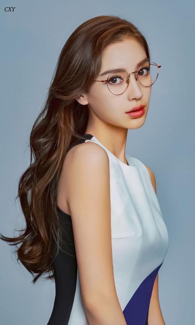 明星美女戴上眼镜的样子,知性优雅有气质