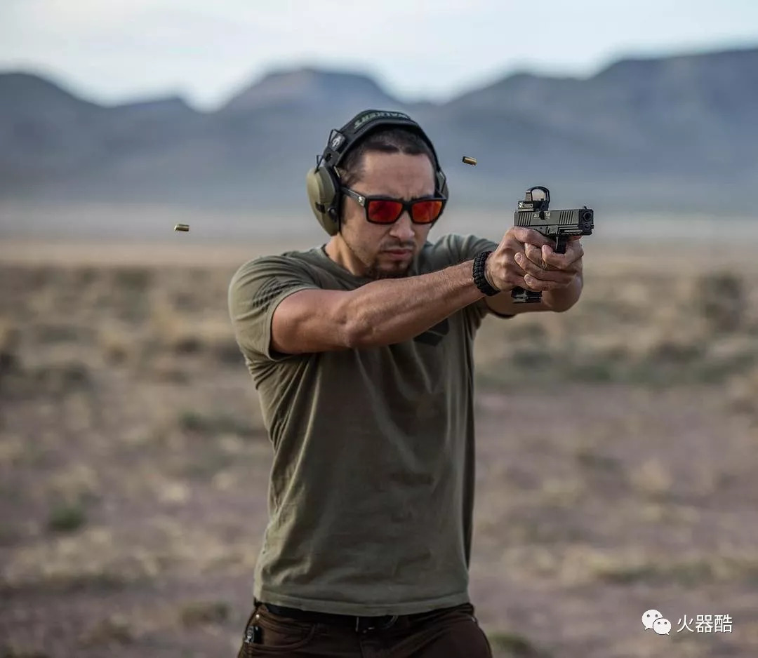 会打枪的男人都很帅 你们说是不是?