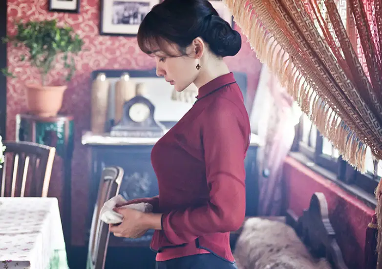 原创她拍男人装后出名总是出演妩媚角色被嘲借胸上位多年