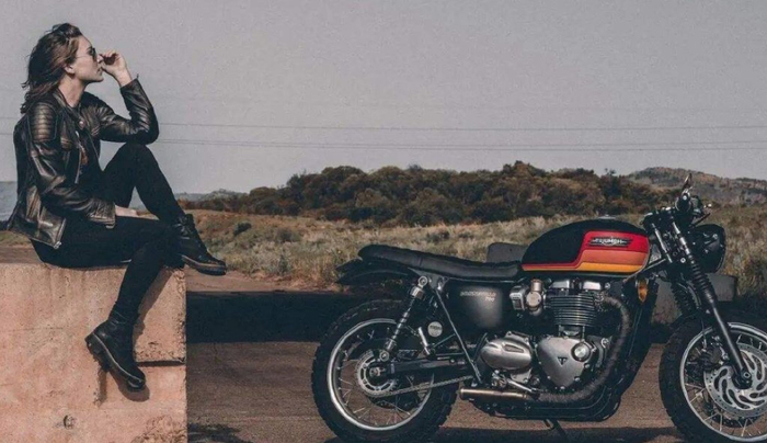 当代年轻人装酷新方式一起去骑野摩托